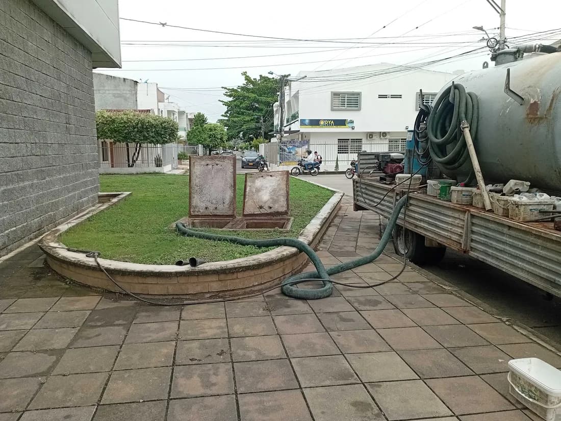Succión con camión de vacío